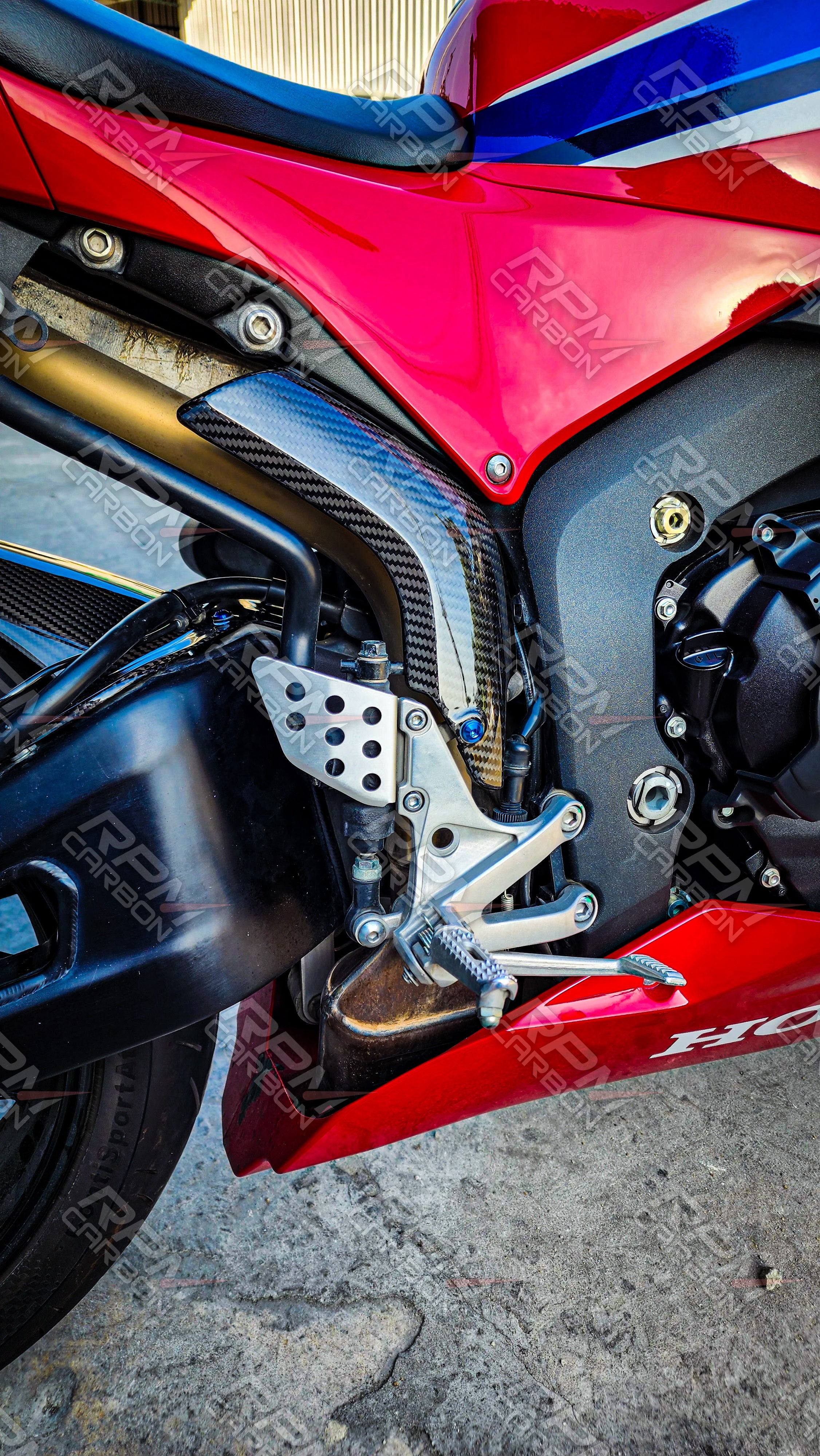 Honda CBR600RR Carbon Fiber Exhaust Cover Shield