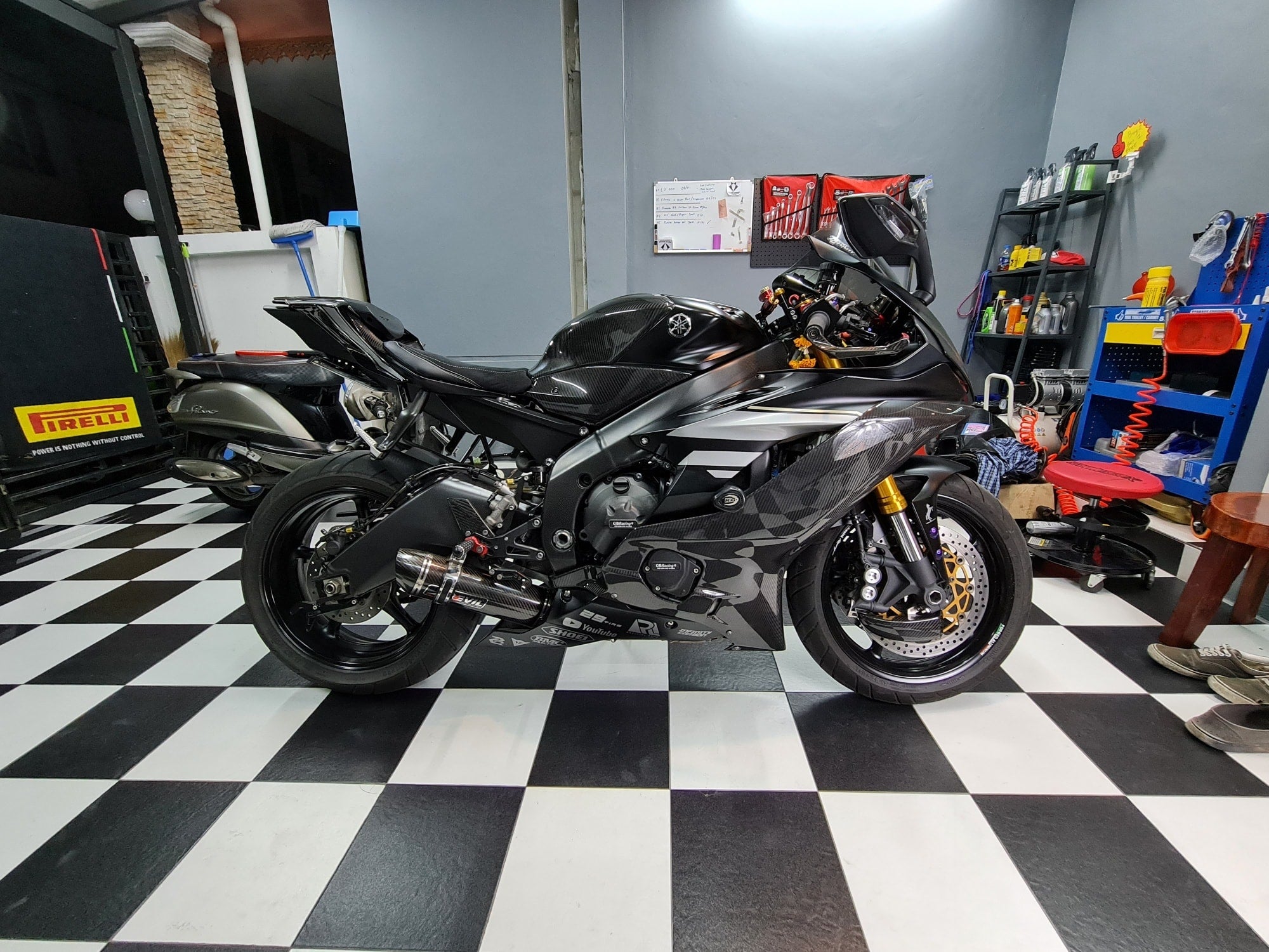 Yamaha R6 Seitenverkleidungen aus Kohlefaser