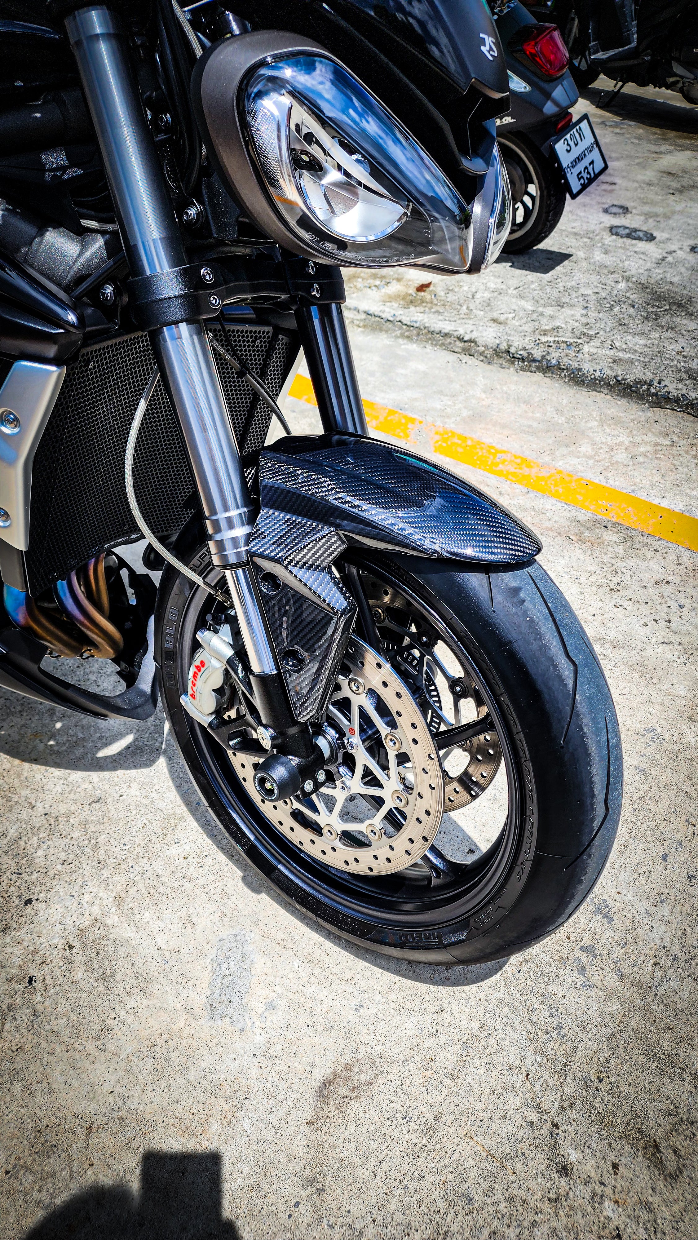 트라이엄프 스트리트 트리플 765 카본 파이버 프론트 펜더 허거