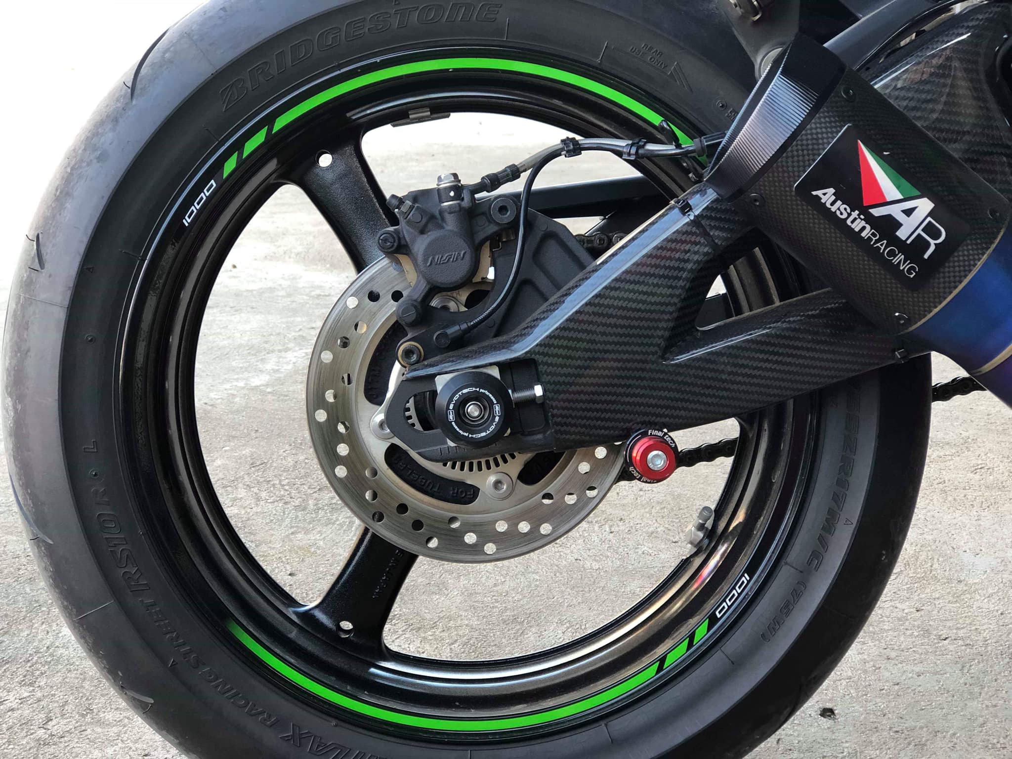 Kawasaki ZX-10R 2016+ Carbon Fiber Swingarm Covers Protectors in Carbon Fiber