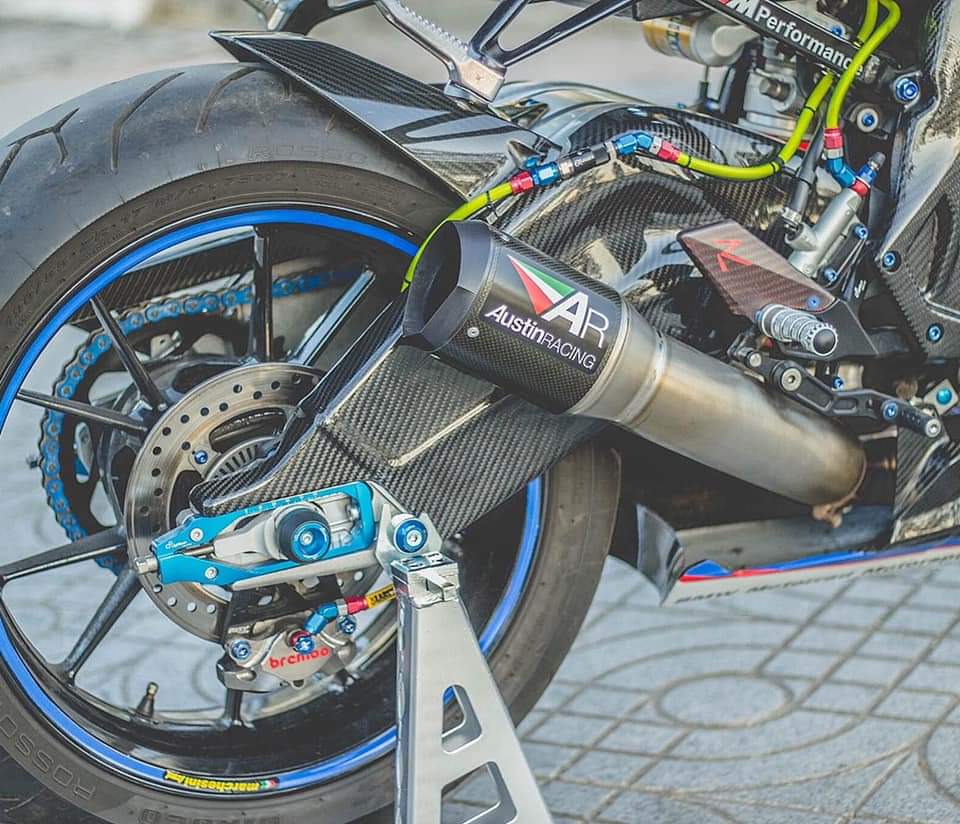 BMW S1000RR S1000R Carbon Fiber Swingarm Covers Protection