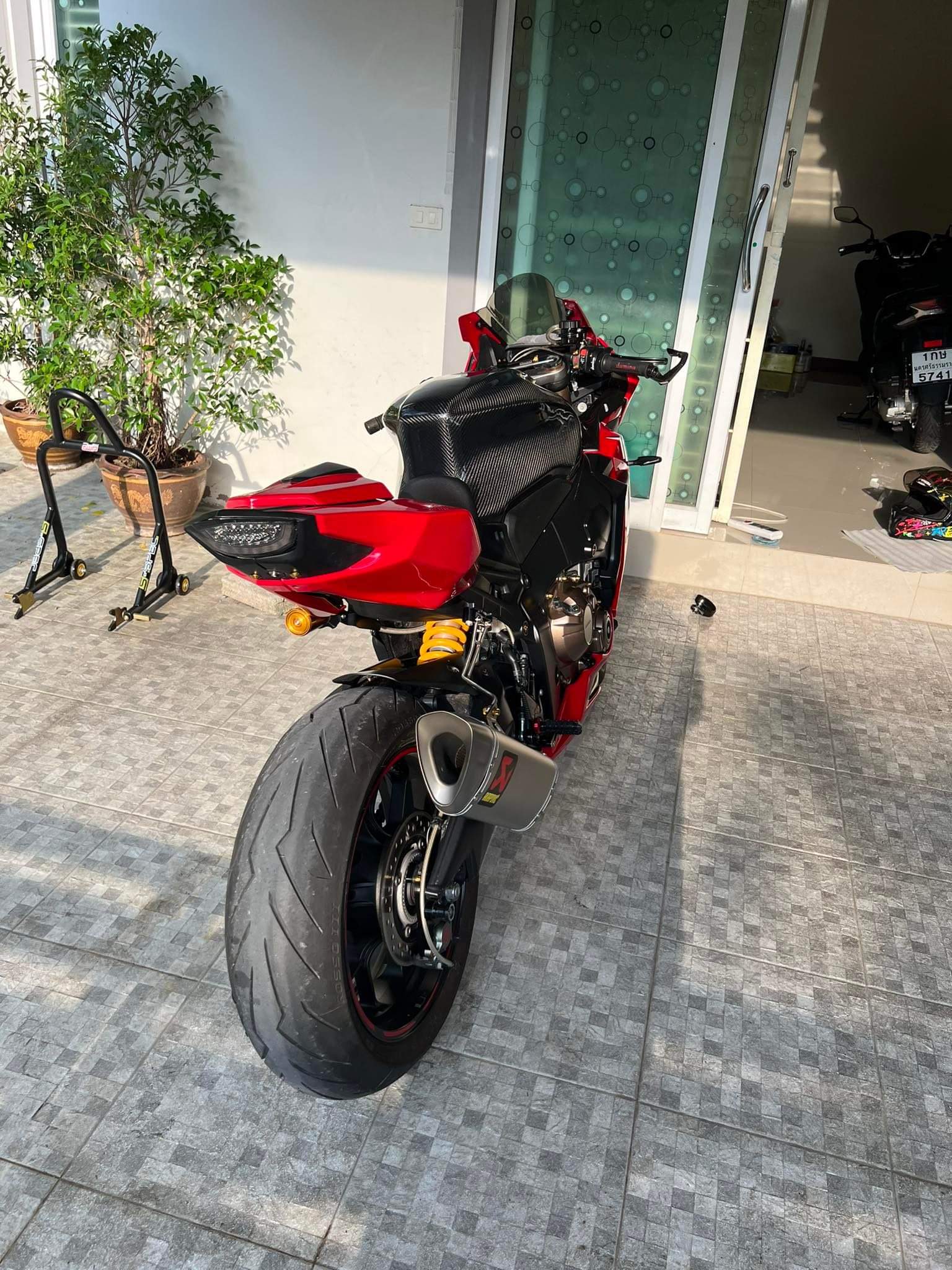 Honda CBR650R / CB650R Carbon Tank Extender Shroud