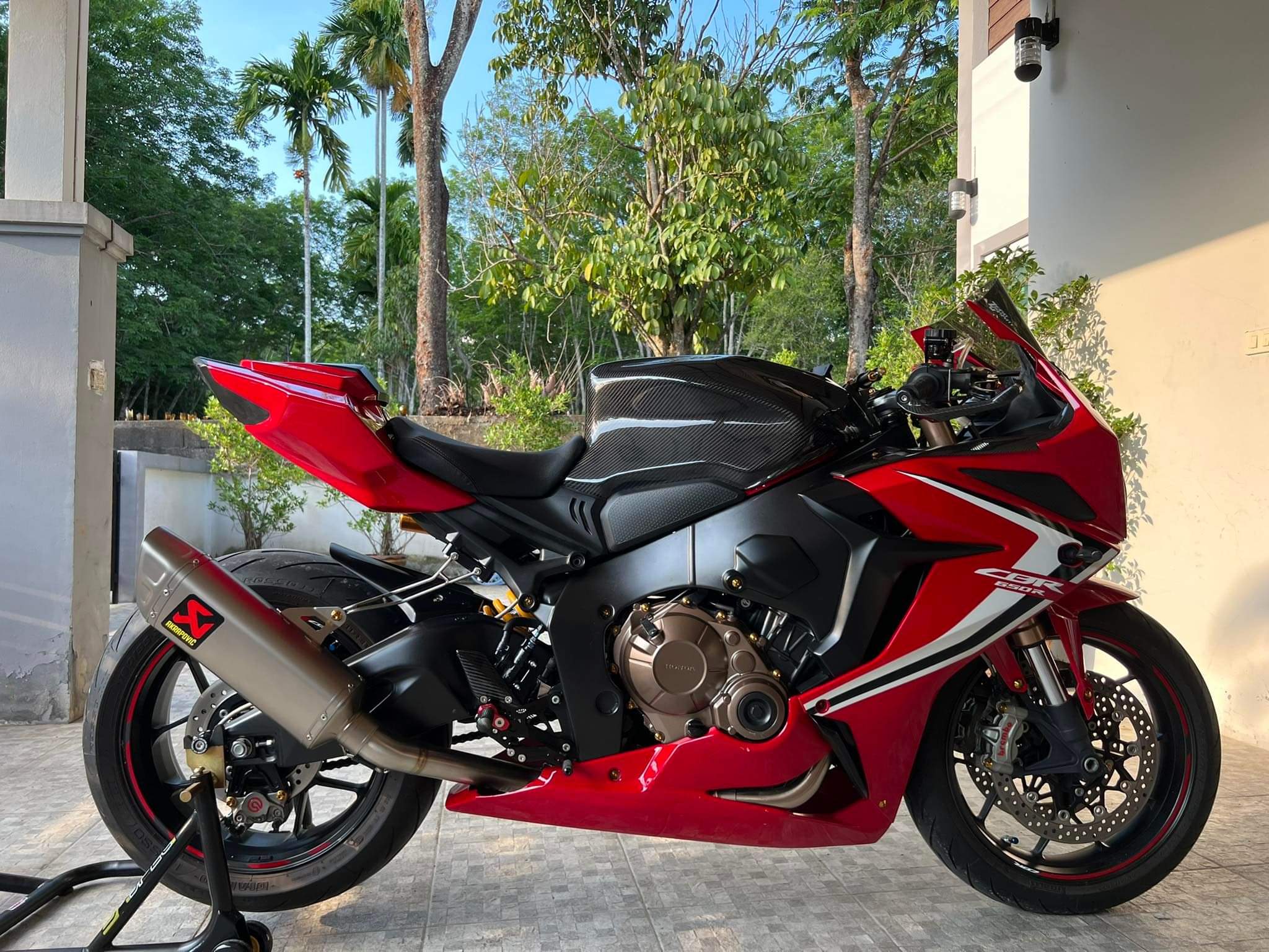 Honda CBR650R / CB650R Carbon Tank Extender Shroud