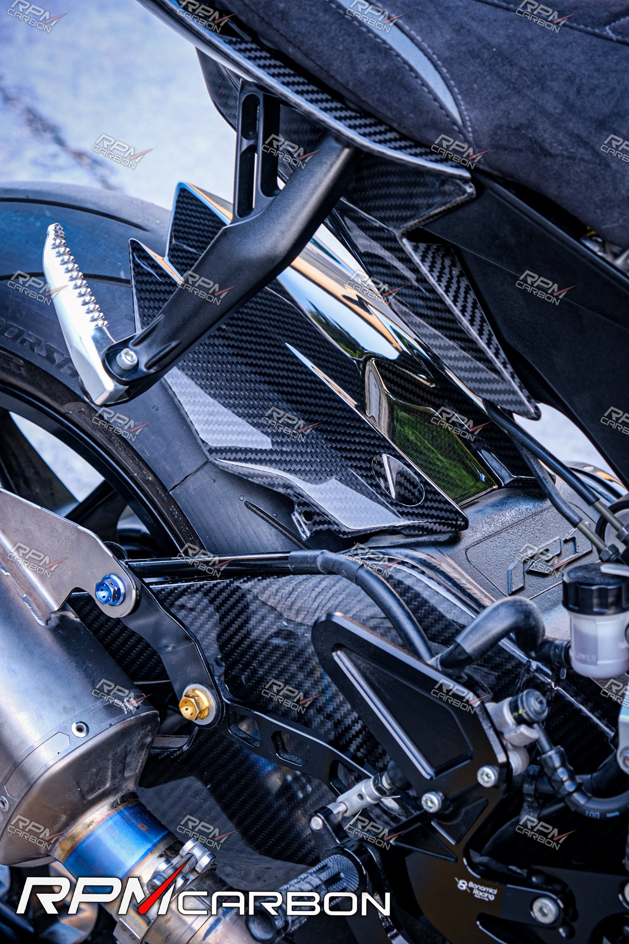 Yamaha R1/R1M Rear Fender Hugger Mudguard in Carbon Fiber