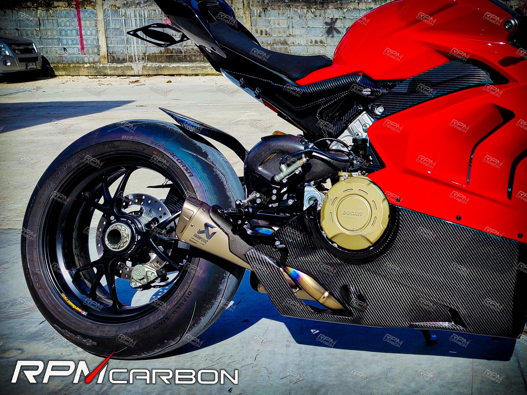Ducati Panigale/Streetfighter V4 Carbon Fiber Exhaust Cover Small (Akrapovic Exhaust)