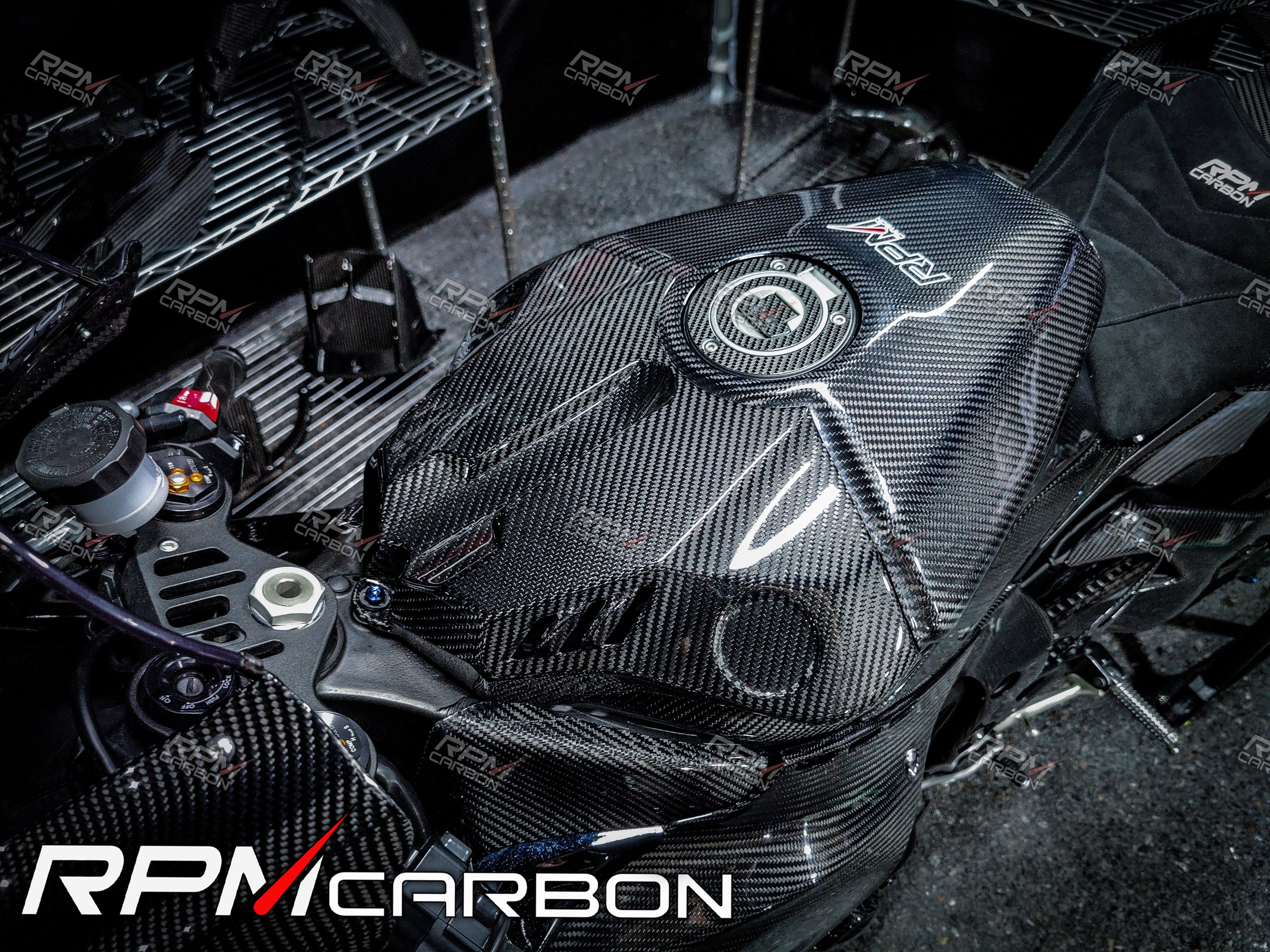 Yamaha R1 R1M Airbox Tank Cover in Carbon Fiber
