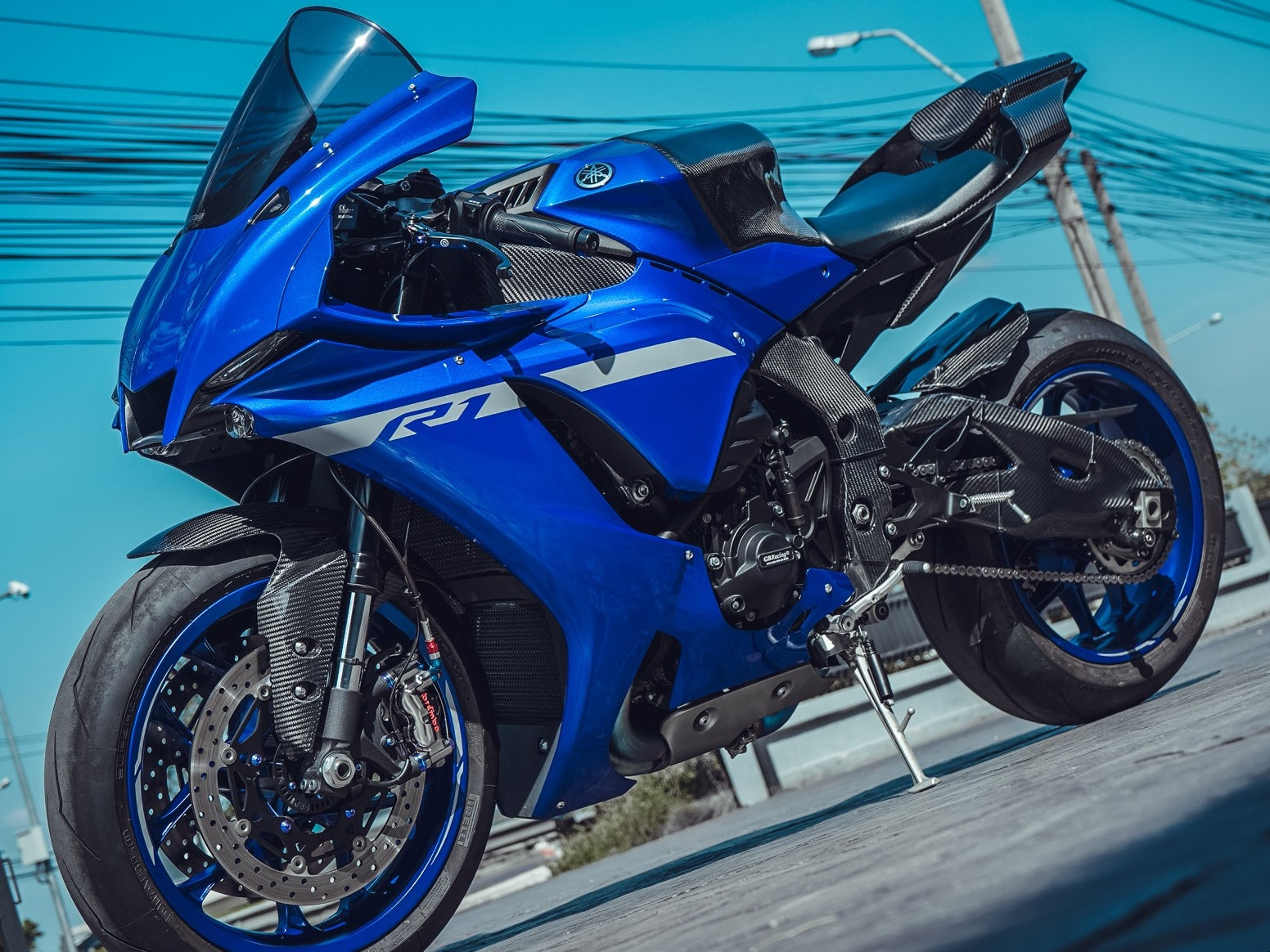 Yamaha R1M Front Fender in Carbon Fiber