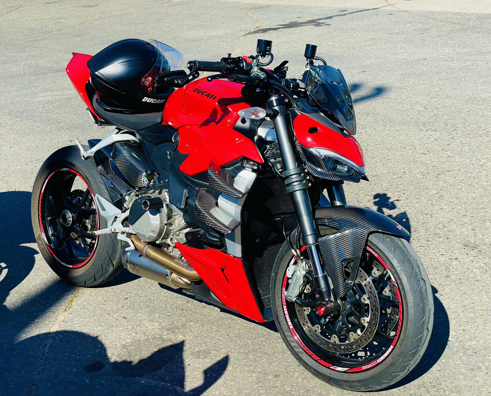 ドゥカティ ストリートファイターV4S カーボンサイドカバー 2021年